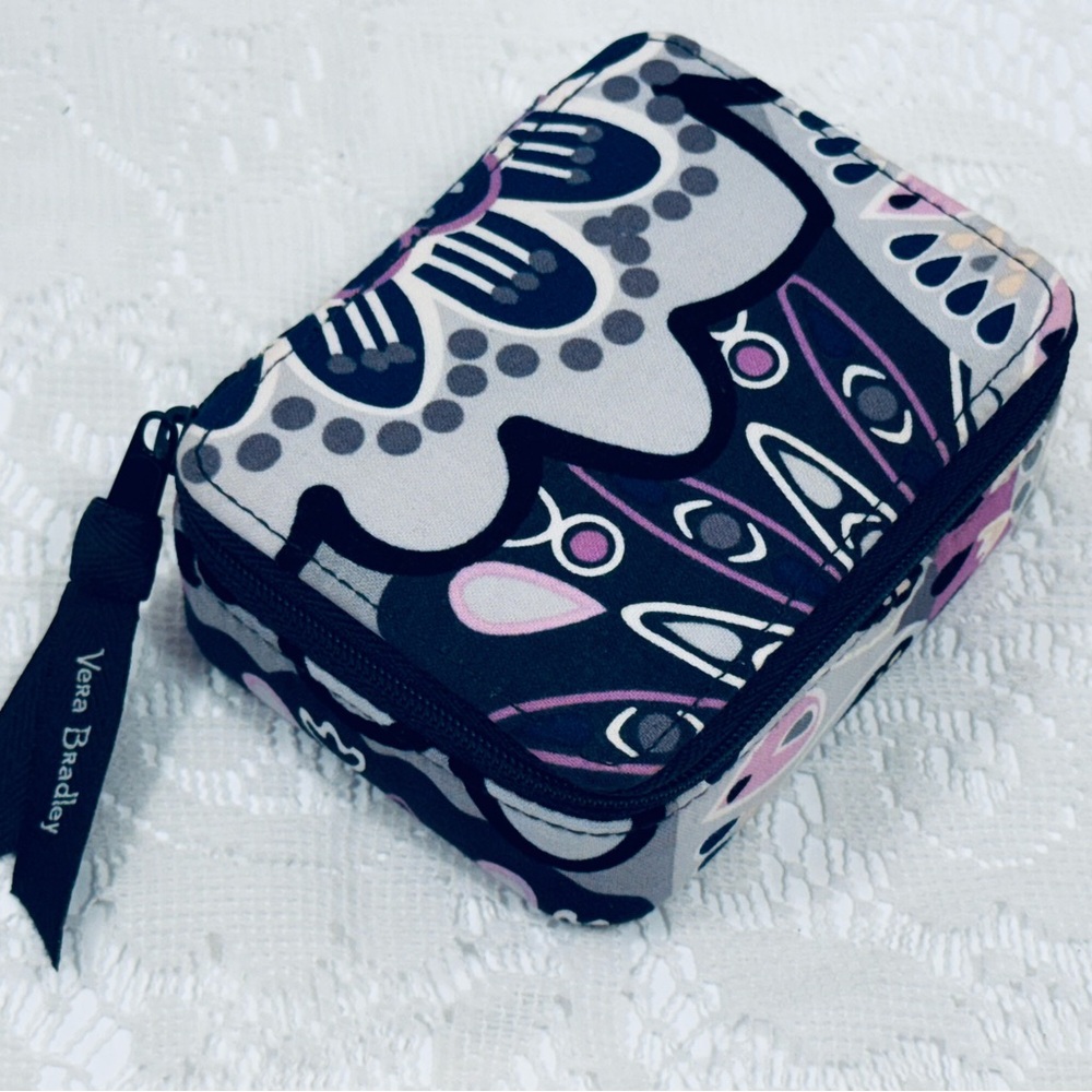 VERA BRADLEY Pill / Medicine Travel Case in Mimosa Medallion Zip close